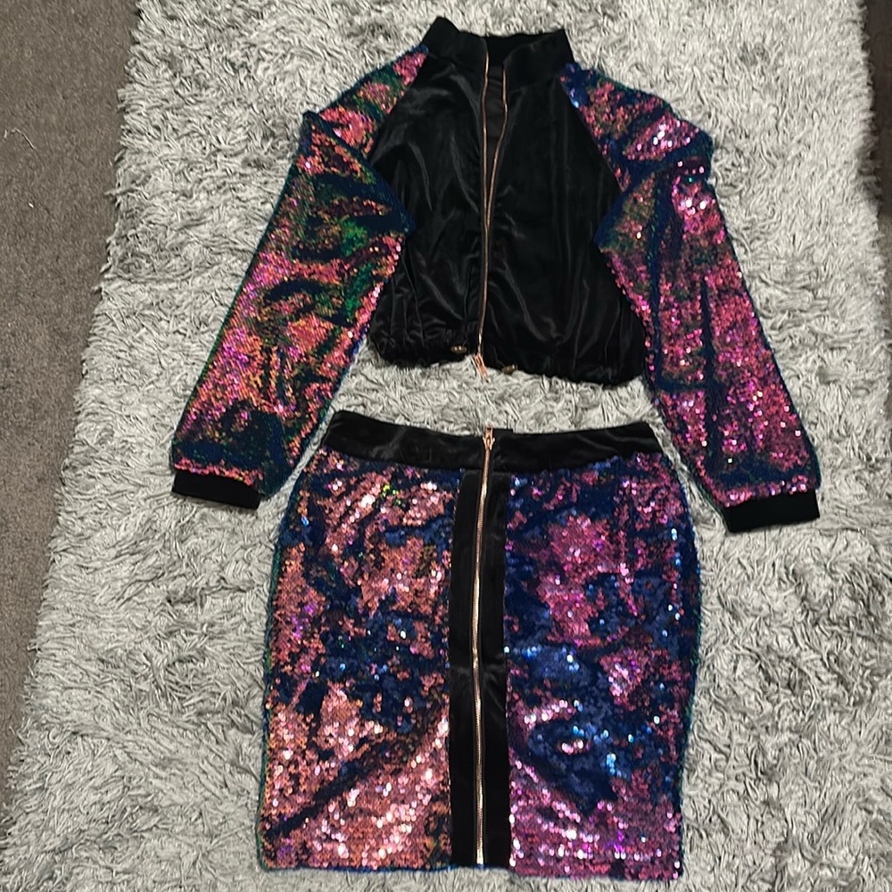 Black / Multi Color Two Piece Skirt Set Size Small